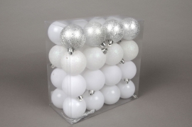 X033ZY Boîte de 32 boules en plastique blanc D5cm 