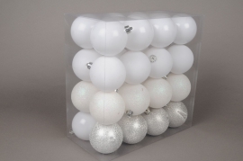 X034ZY Boîte de 32 boules en plastique blanc D7cm 