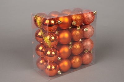 X045ZY Box of 32 plastic balls copper D6cm