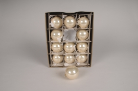 X046T1 Boîte de 12 boules en verre brillant perle D6cm