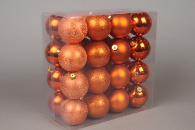 X046ZY Bo�te de 32 boules en plastique cuivre D8cm