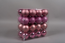 X159ZY Boîte de 32 boules en plastique rose D8cm