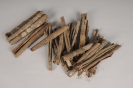 x167gs Bag of cinnamon bark H19cm