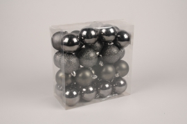X179ZY Boîte de 32 boules en plastique gris D6cm