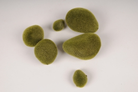x832nn Pack of 6 artificial moss green pebbles
