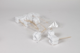 Y8-000211Pack of 12 white gift picks H14.5cm