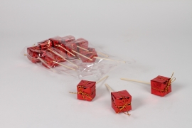 Y8-000213 Pack of 12 red gift picks H14.5cm