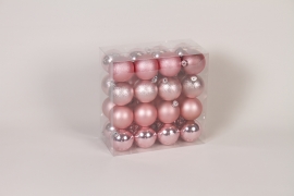 ZY-000073 Bo&icirc;te de 32 boules en plastique rose D6cm